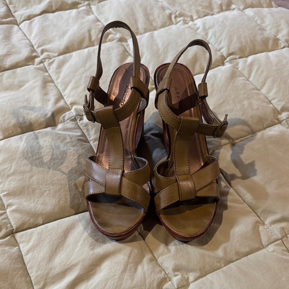 Xhilaration Green and Brown Sandals Multi-Strap Wedge